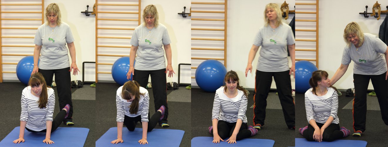 Teilnehmerin am Bobath Infokurs 2 bei der Selbsterfahrung auf der Gymnastikmatte unter Anleitung der Dozentin Kirsten Bejarano